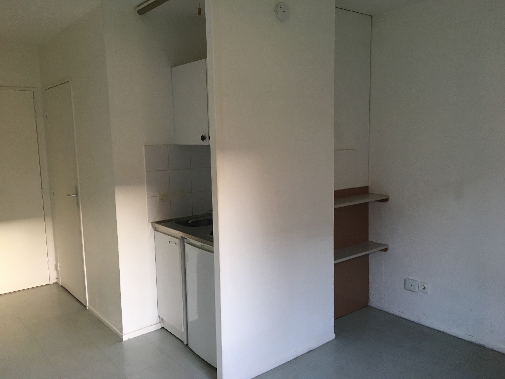 Qis ll152 studio non meuble de 1777m rue d iena Photo 2 - JLW Immobilier