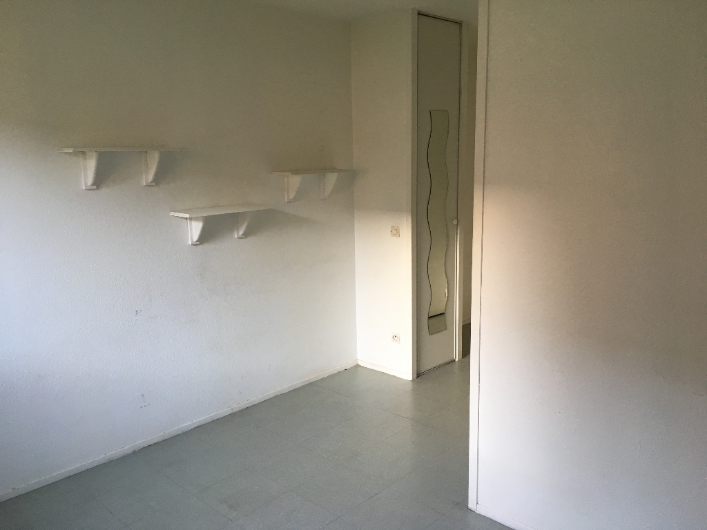 Qis ll152 studio non meuble de 1777m rue d iena Photo 6 - JLW Immobilier