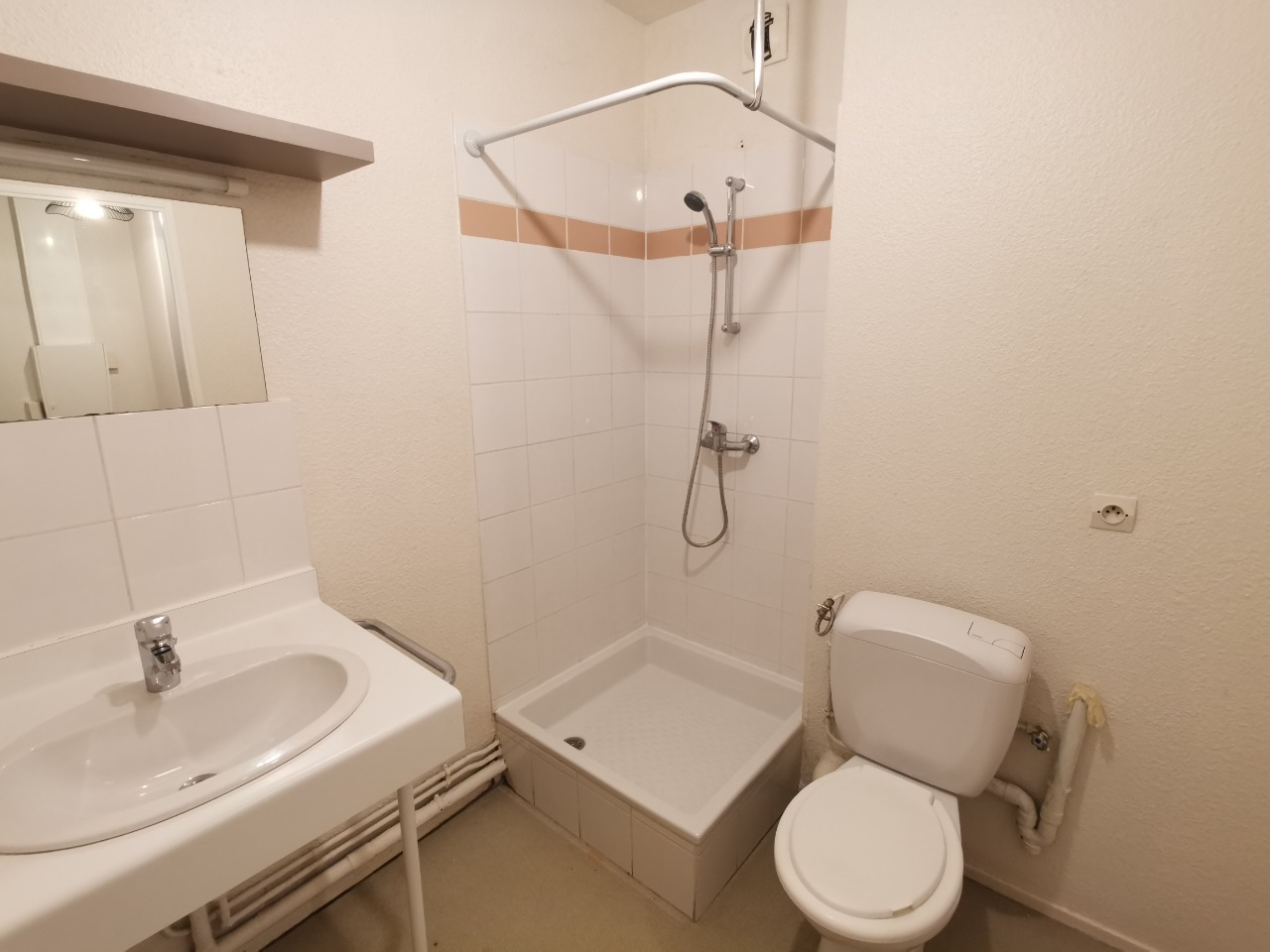 Qis ll152 studio non meuble de 1777m rue d iena Photo 9 - JLW Immobilier