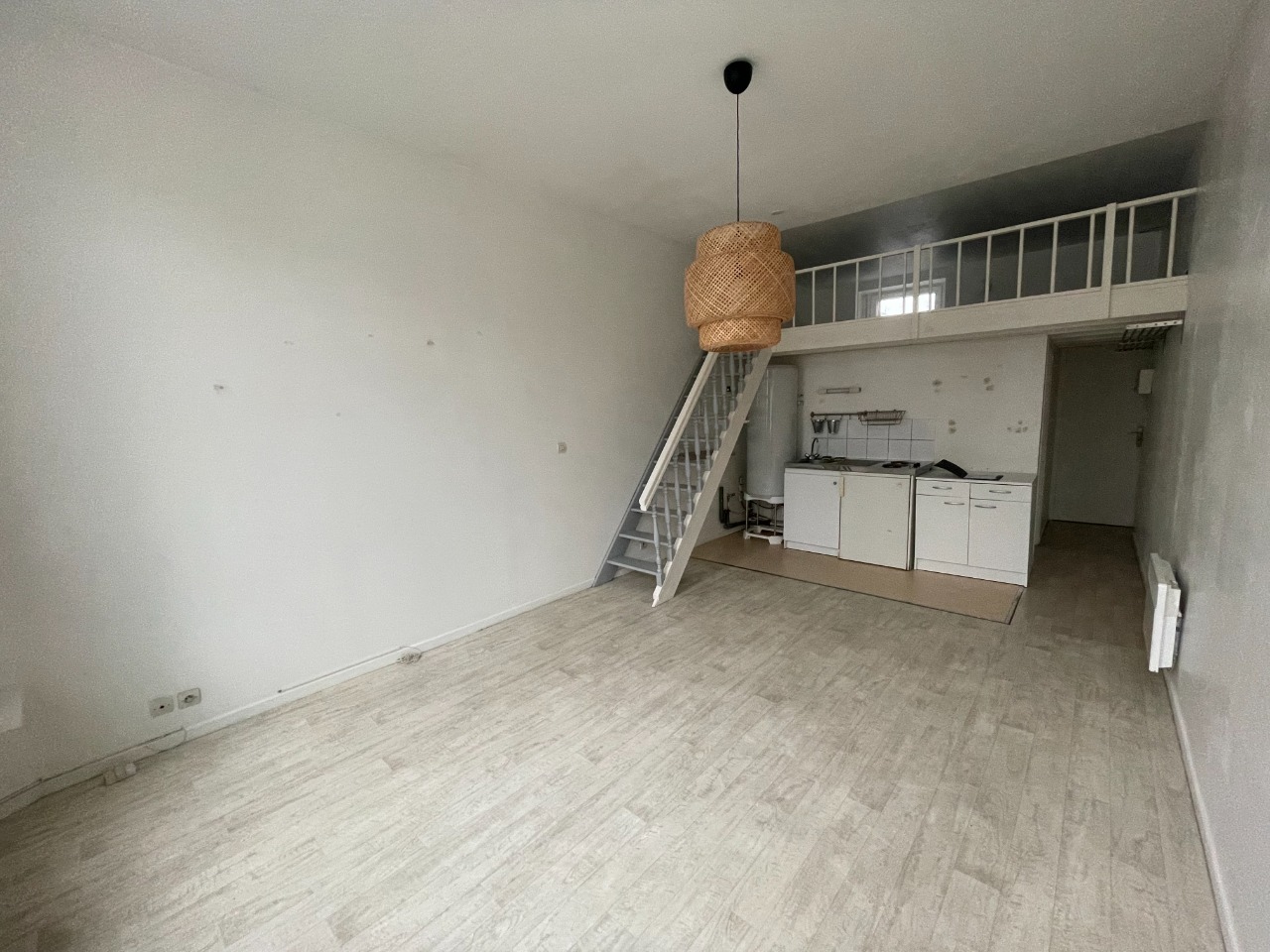 Tlw sr123 republique type 1 bis de 2647m non meuble Photo 1 - JLW Immobilier