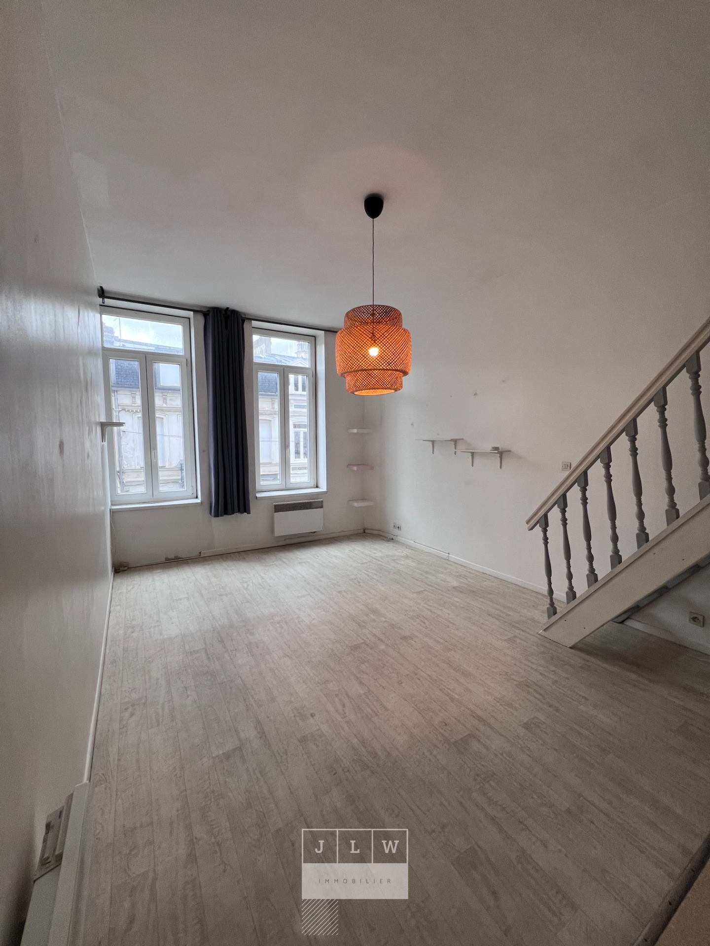 Tlw sr123 republique type 1 bis de 2647m non meuble Photo 1 - JLW Immobilier