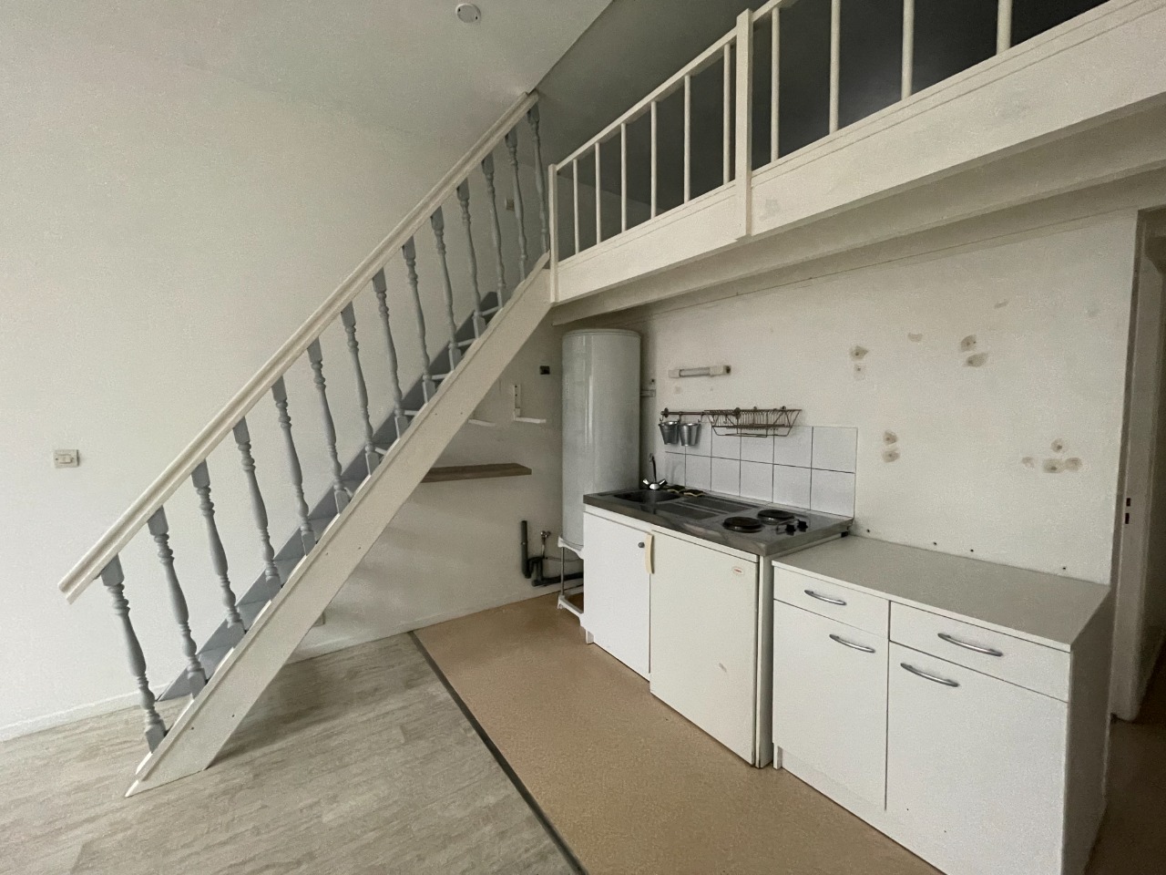 Tlw sr123 republique type 1 bis de 2647m non meuble Photo 2 - JLW Immobilier