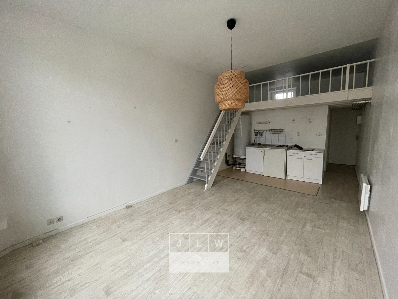 Tlw sr123 republique type 1 bis de 2647m non meuble Photo 2 - JLW Immobilier