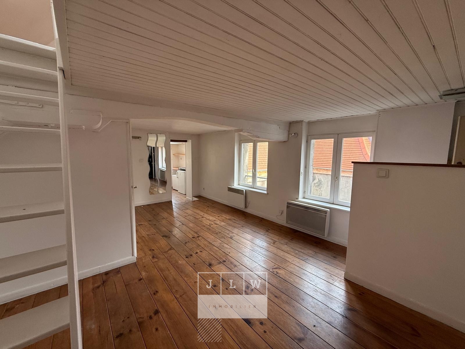 Uqh ll152 vieux lille t1 avec mezzanine non meuble Photo 2 - JLW Immobilier Uqh ll152 vieux lille t1 avec mezzanine non meuble Photo 2 - JLW Immobilier