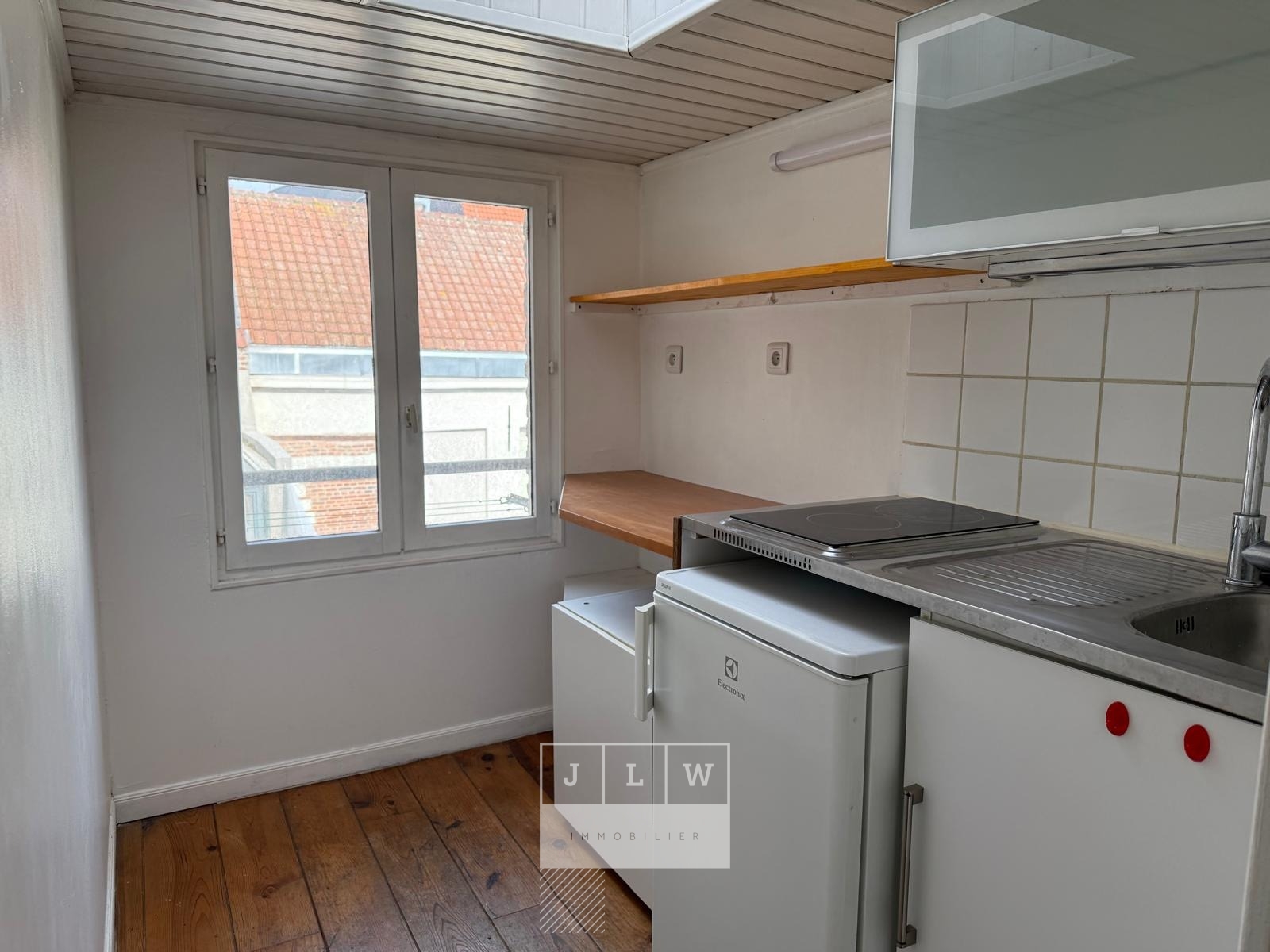 Uqh ll152 vieux lille t1 avec mezzanine non meuble Photo 3 - JLW Immobilier Uqh ll152 vieux lille t1 avec mezzanine non meuble Photo 3 - JLW Immobilier
