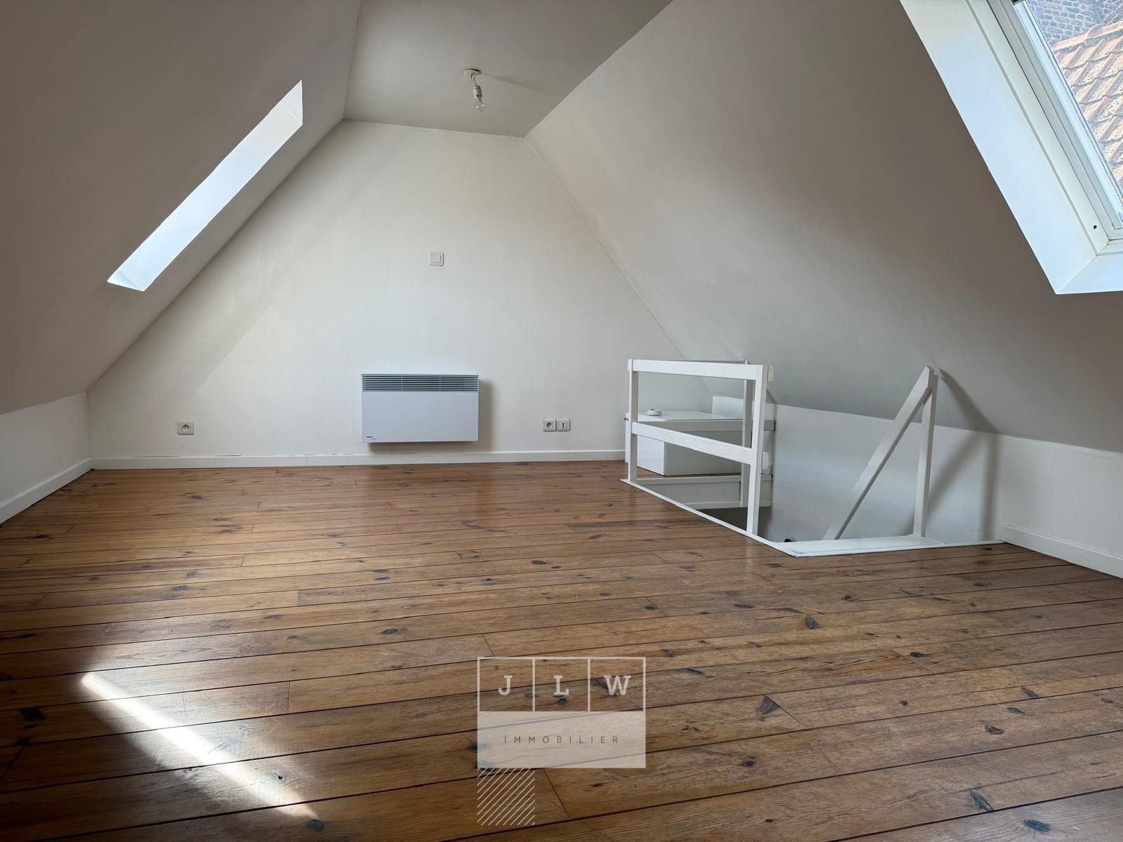 Uqh ll152 vieux lille t1 avec mezzanine non meuble Photo 4 - JLW Immobilier Uqh ll152 vieux lille t1 avec mezzanine non meuble Photo 4 - JLW Immobilier
