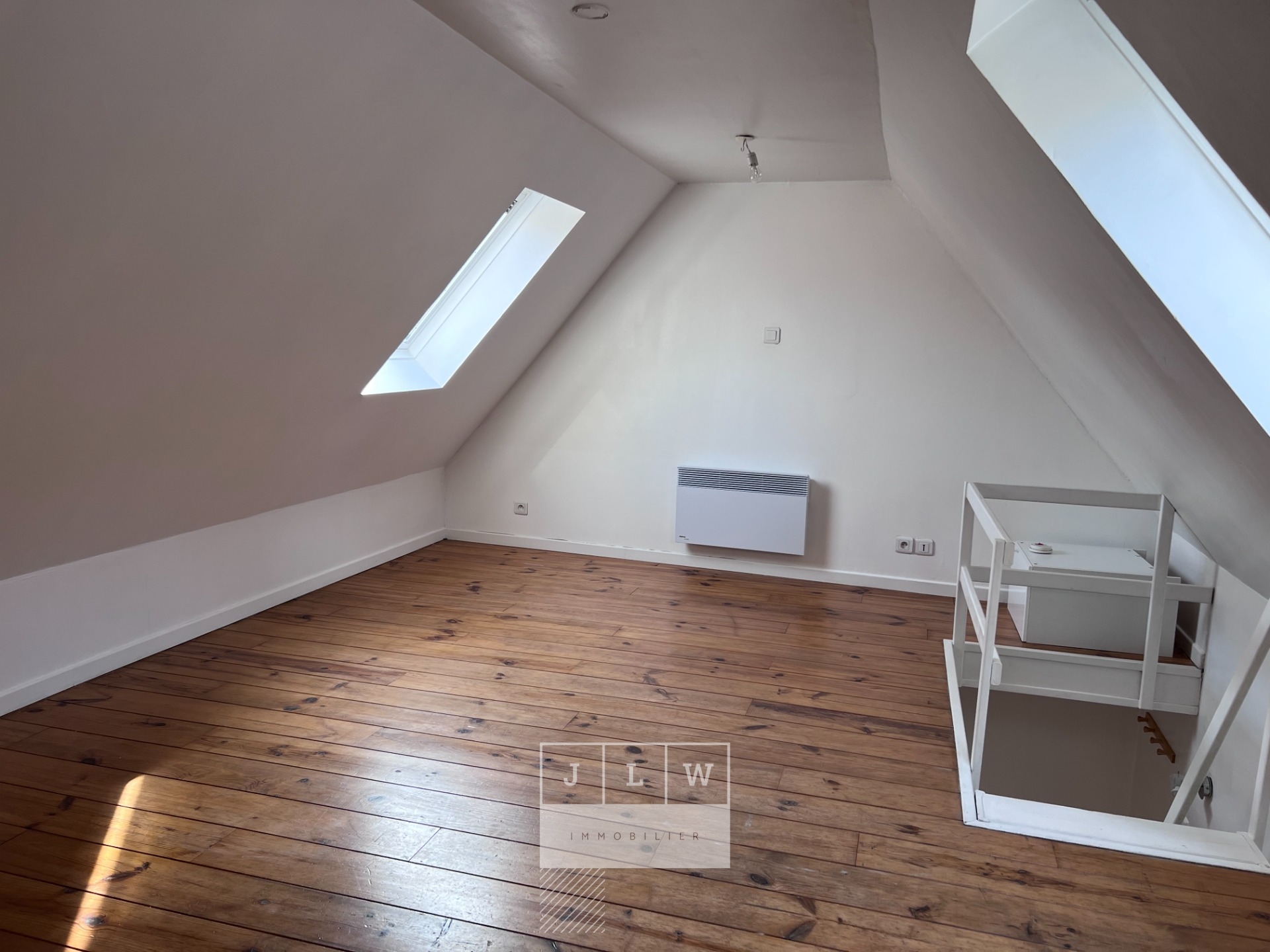 Uqh vieux lille t1 avec mezzanine non meuble Photo 3 - JLW Immobilier