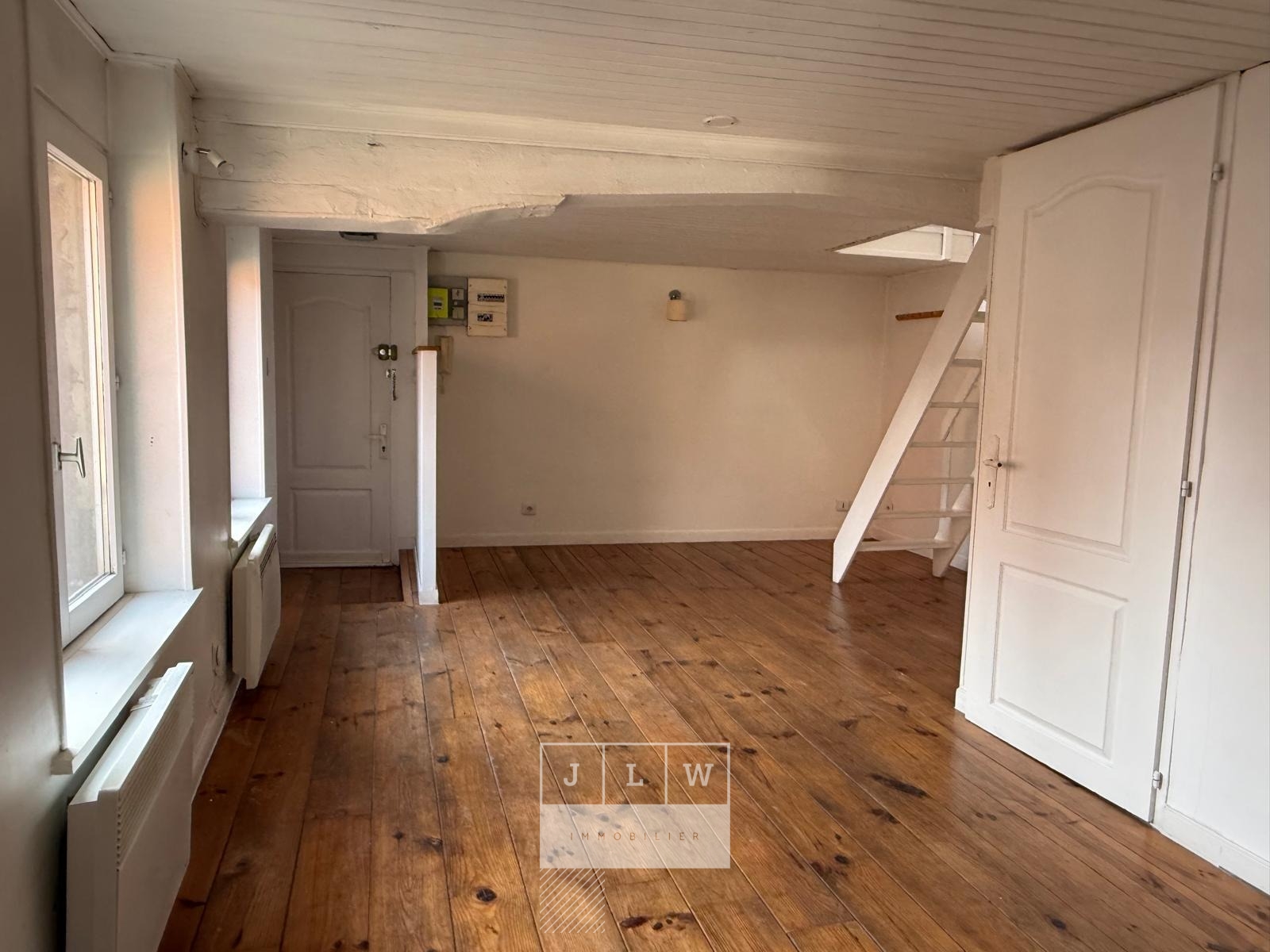 Uqh ll152 vieux lille t1 avec mezzanine non meuble Photo 6 - JLW Immobilier Uqh ll152 vieux lille t1 avec mezzanine non meuble Photo 6 - JLW Immobilier