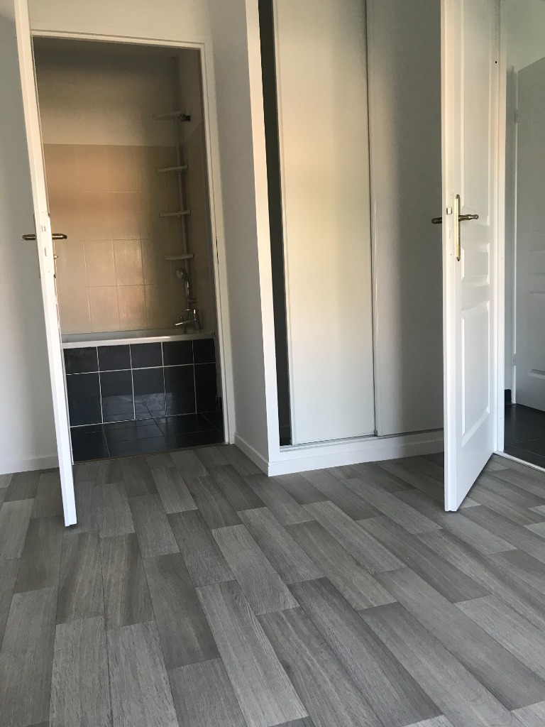 Val sr123 t2 non meuble en residence calme la madeleine Photo 3 - JLW Immobilier