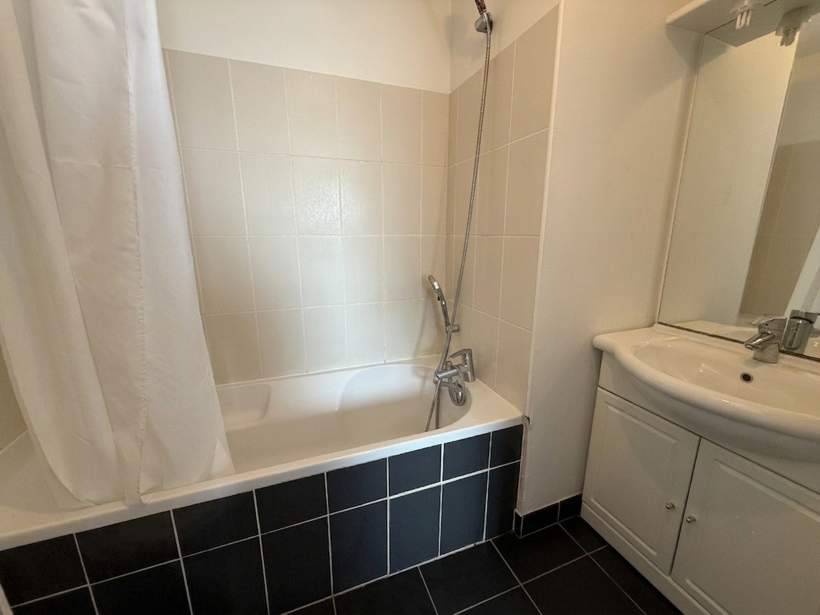 Val sr123 t2 non meuble en residence calme la madeleine Photo 5 - JLW Immobilier Val sr123 t2 non meuble en residence calme la madeleine Photo 5 - JLW Immobilier