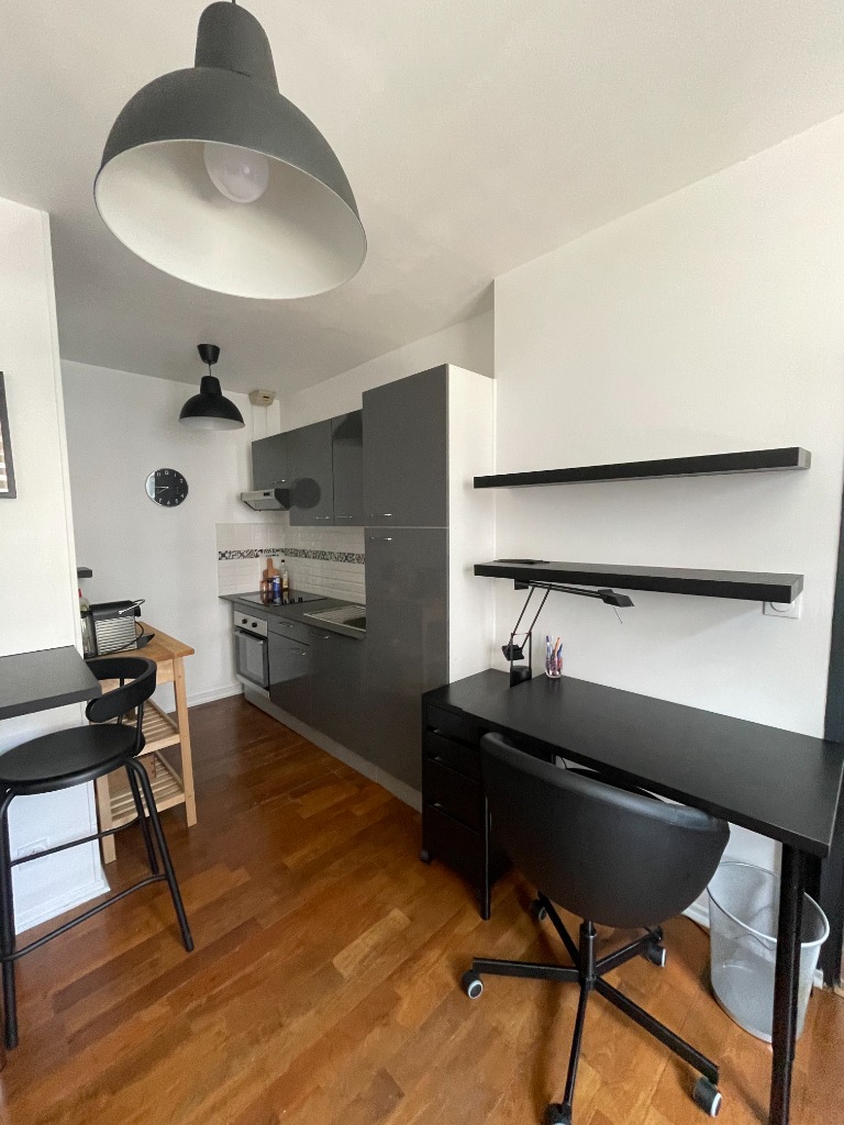 Voc ll152 rue solferino t2 meuble avec parking et balcon Photo 2 - JLW Immobilier