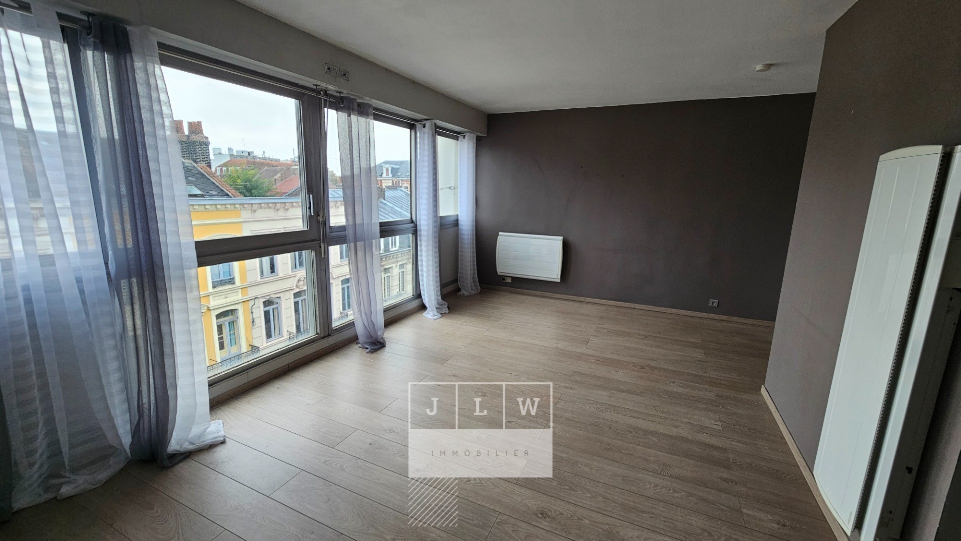 Vpe ll152 t1 non meuble 318m secteur republique Photo 1 - JLW Immobilier Vpe ll152 t1 non meuble 318m secteur republique Photo 1 - JLW Immobilier