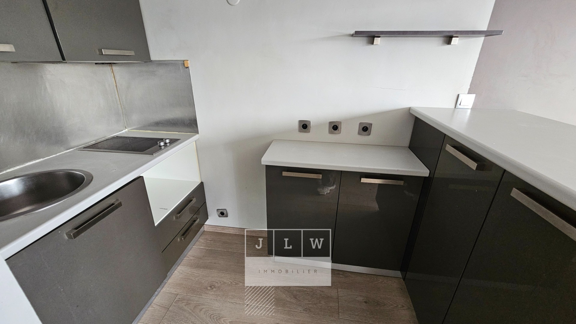Vpe ll152 t1 non meuble 318m secteur republique Photo 5 - JLW Immobilier Vpe ll152 t1 non meuble 318m secteur republique Photo 5 - JLW Immobilier