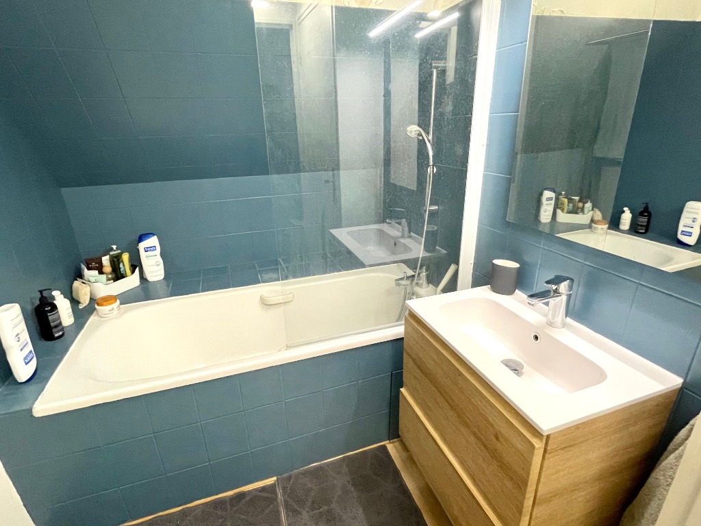 Royale t2 en dernier etage de 56m2 Photo 6 - JLW Immobilier