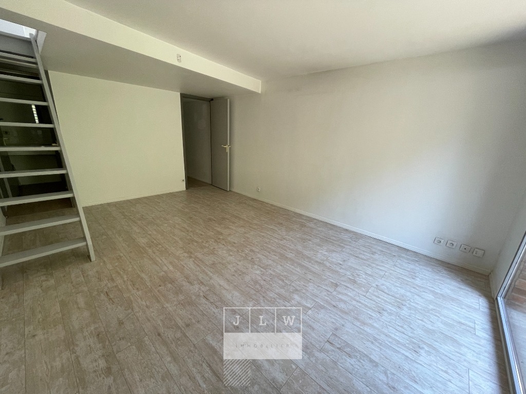 Yiy jm63 pb dispo loc t1b non meuble duplex jardin Photo 3 - JLW Immobilier Yiy jm63 pb dispo loc t1b non meuble duplex jardin Photo 3 - JLW Immobilier