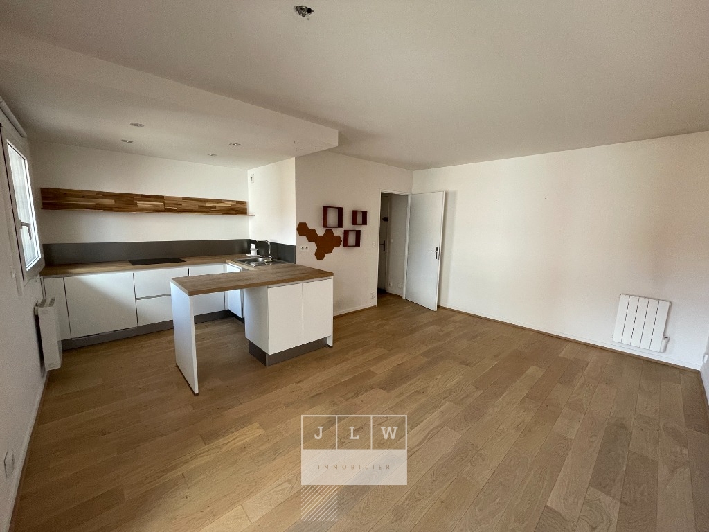 Zak sr123 beau type 2 republique balcon garage ferme Photo 2 - JLW Immobilier Zak sr123 beau type 2 republique balcon garage ferme Photo 2 - JLW Immobilier