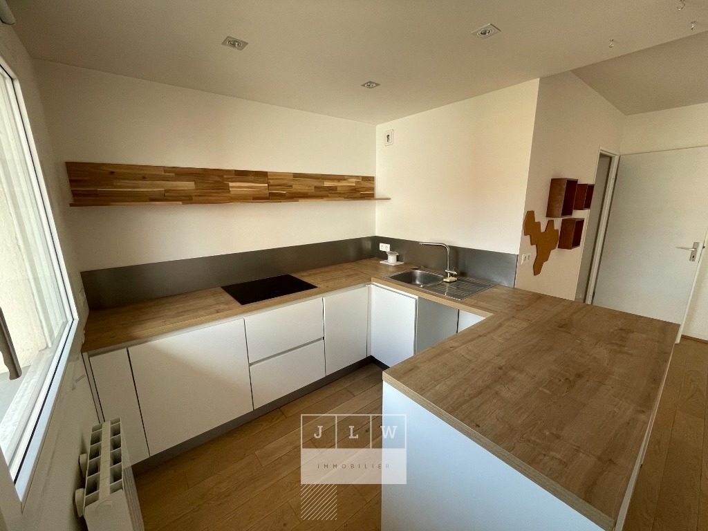 Zak sr123 beau type 2 republique balcon garage ferme Photo 3 - JLW Immobilier Zak sr123 beau type 2 republique balcon garage ferme Photo 3 - JLW Immobilier