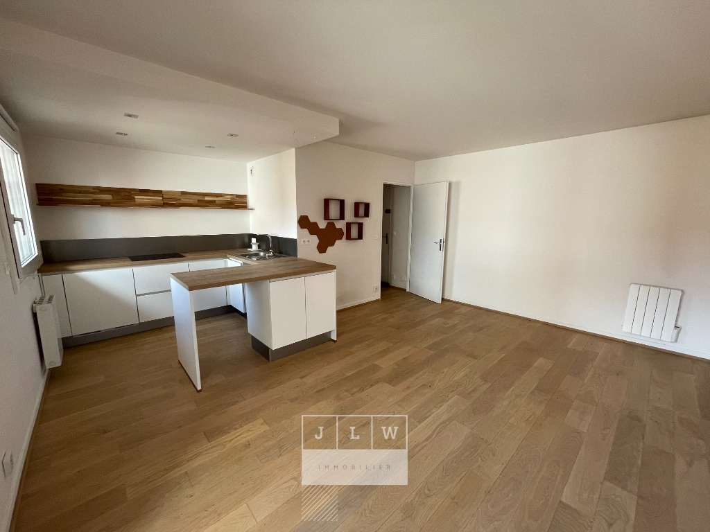 Zak sr123 beau type 2 republique balcon garage ferme Photo 4 - JLW Immobilier Zak sr123 beau type 2 republique balcon garage ferme Photo 4 - JLW Immobilier