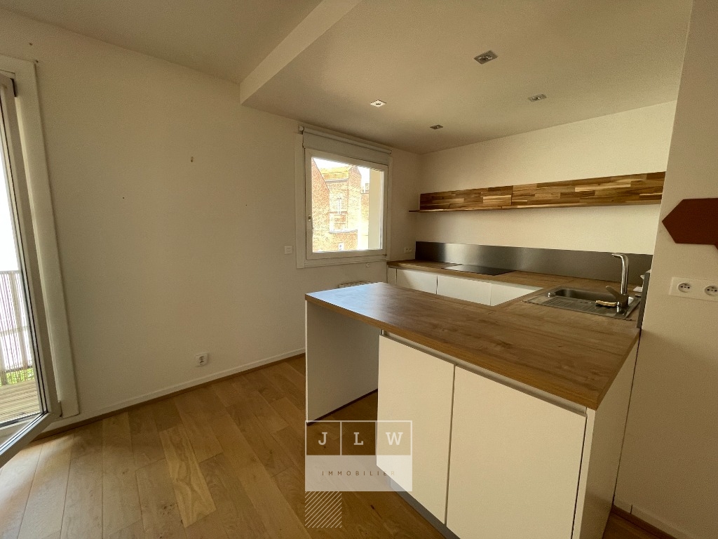 Zak sr123 beau type 2 republique balcon garage ferme Photo 5 - JLW Immobilier Zak sr123 beau type 2 republique balcon garage ferme Photo 5 - JLW Immobilier