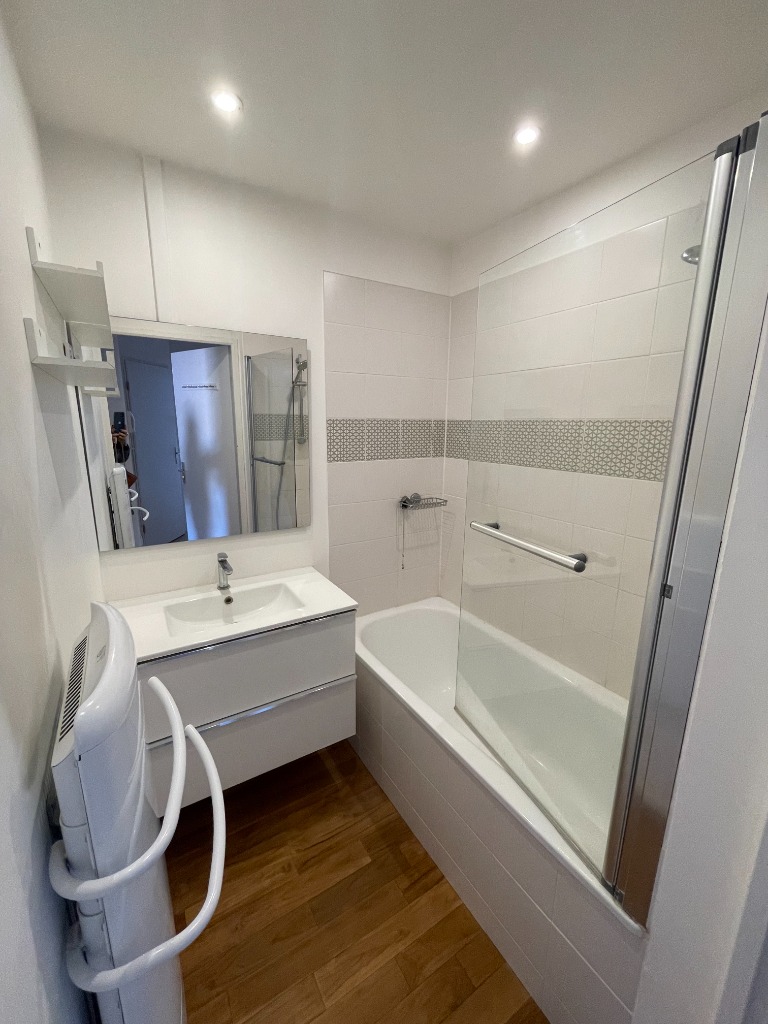 Zak sr123 beau type 2 republique balcon garage ferme Photo 7 - JLW Immobilier Zak sr123 beau type 2 republique balcon garage ferme Photo 7 - JLW Immobilier