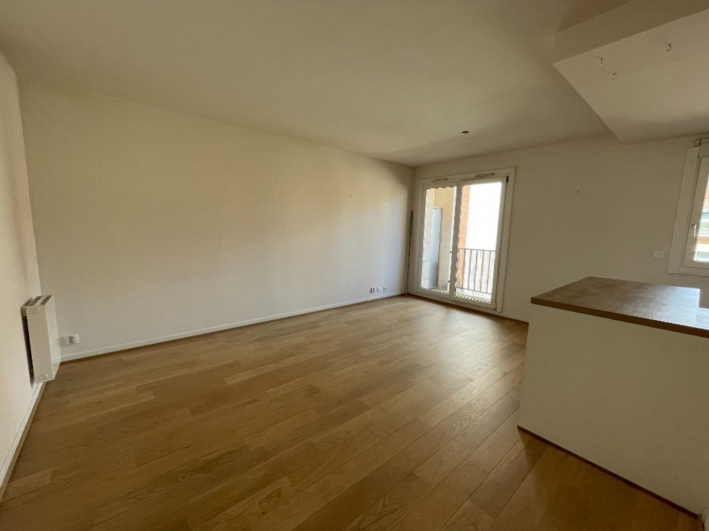 Zak sr123 beau type 2 republique balcon garage ferme Photo 10 - JLW Immobilier Zak sr123 beau type 2 republique balcon garage ferme Photo 10 - JLW Immobilier