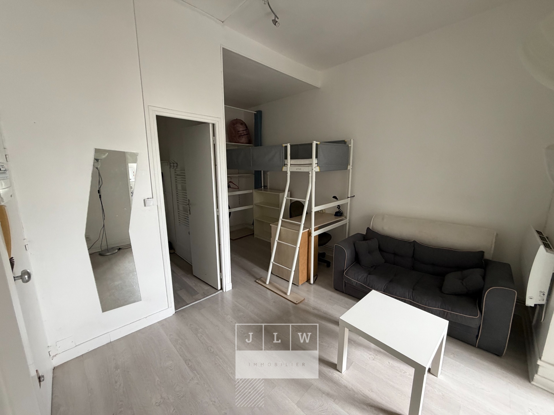 Zbu ll152 lille centre studio meuble rue gambetta Photo 3 - JLW Immobilier Zbu ll152 lille centre studio meuble rue gambetta Photo 3 - JLW Immobilier