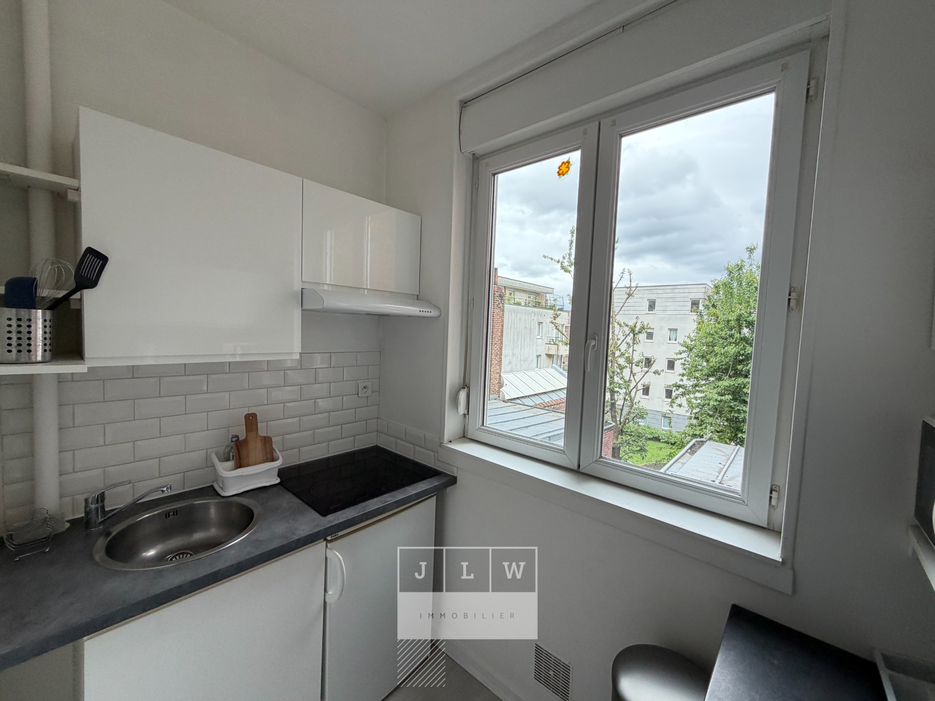 Zbu ll152 lille centre studio meuble rue gambetta Photo 5 - JLW Immobilier Zbu ll152 lille centre studio meuble rue gambetta Photo 5 - JLW Immobilier