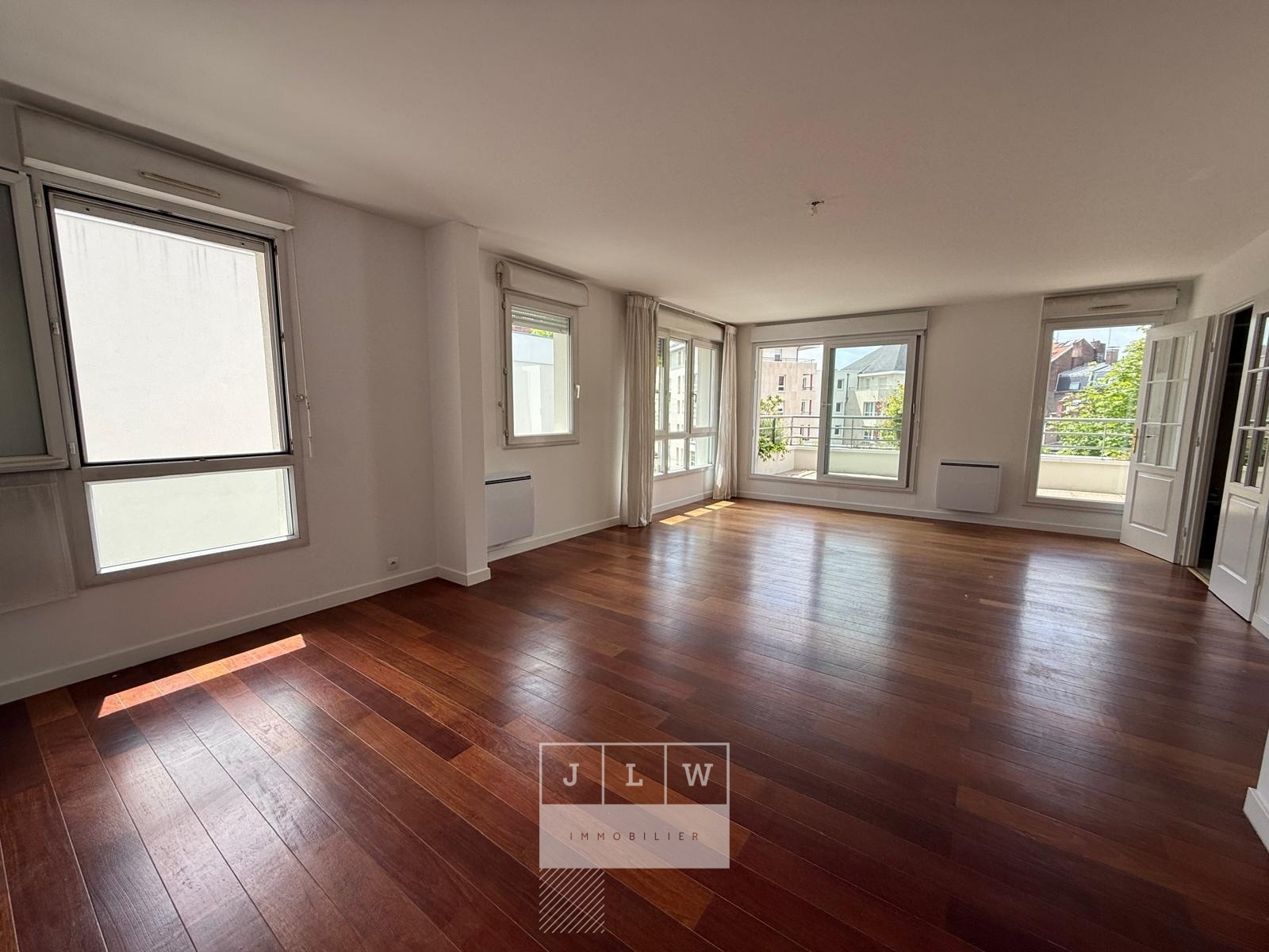 Zlw ll152 republique duplex 2 chambres terrasse parking Photo 1 - JLW Immobilier Zlw ll152 republique duplex 2 chambres terrasse parking Photo 1 - JLW Immobilier