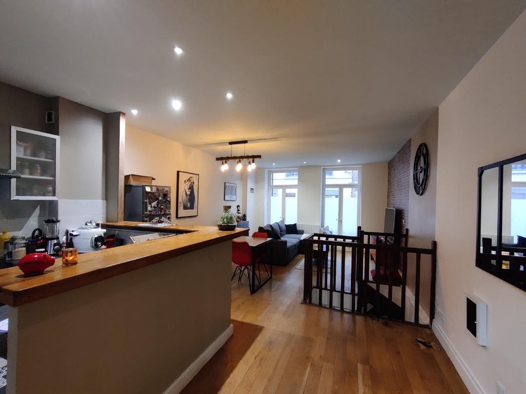 Grand t2 avec terrasse 71m2 Photo 2 - JLW Immobilier