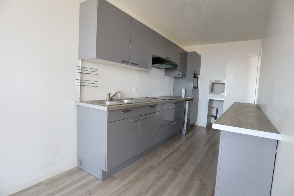 Appartement de 102 m type 4 avec parking  la madeleine Photo 1 - JLW Immobilier