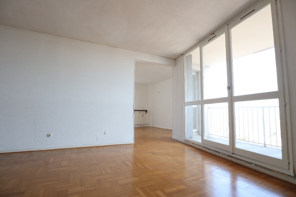 Appartement de 102 m type 4 avec parking  la madeleine Photo 2 - JLW Immobilier