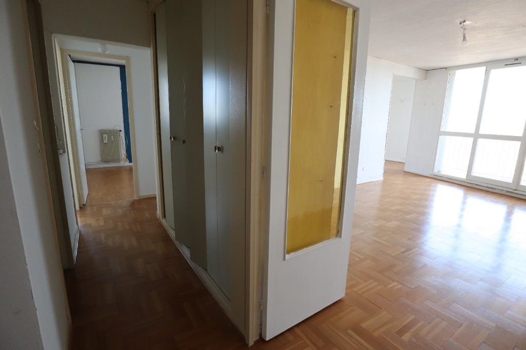 Appartement de 102 m type 4 avec parking  la madeleine Photo 3 - JLW Immobilier
