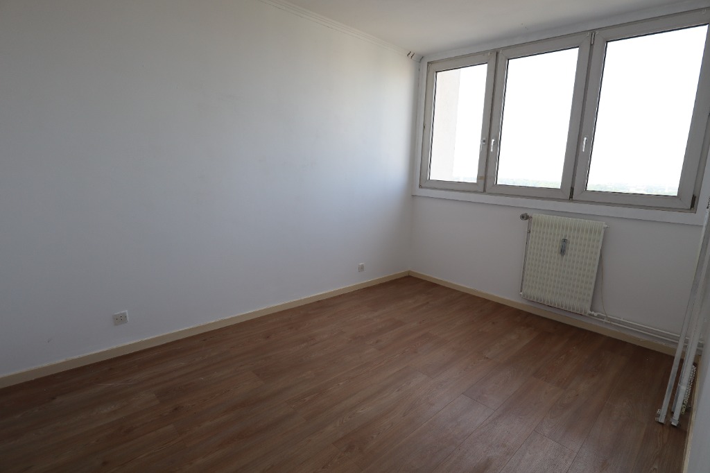 Appartement de 102 m type 4 avec parking  la madeleine Photo 4 - JLW Immobilier