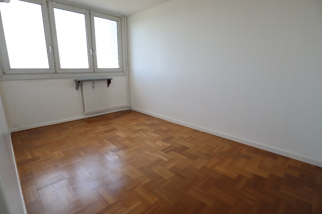Appartement de 102 m type 4 avec parking  la madeleine Photo 5 - JLW Immobilier