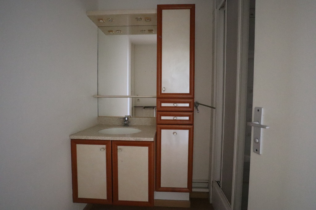 Appartement de 102 m type 4 avec parking  la madeleine Photo 7 - JLW Immobilier