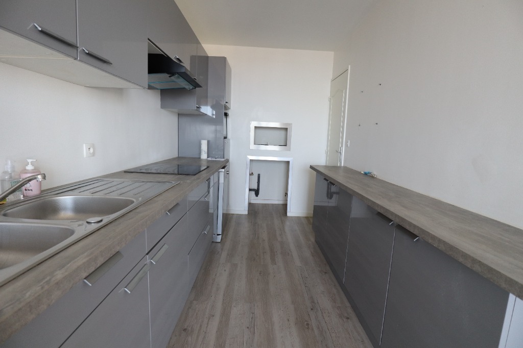 Appartement de 102 m type 4 avec parking  la madeleine Photo 8 - JLW Immobilier