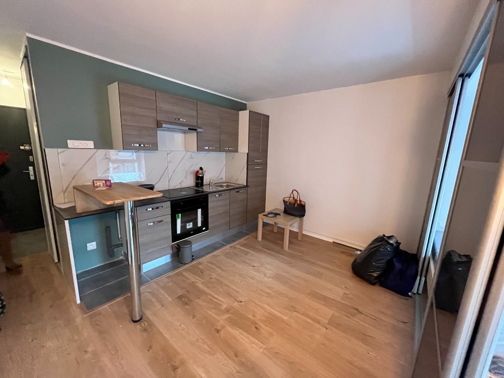 Zvi nb343 lille studio meuble de 2708m avec parking Photo 1 - JLW Immobilier