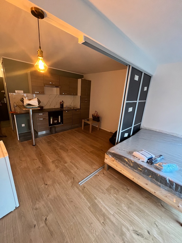 Zvi nb343 lille studio meuble de 2708m avec parking Photo 2 - JLW Immobilier