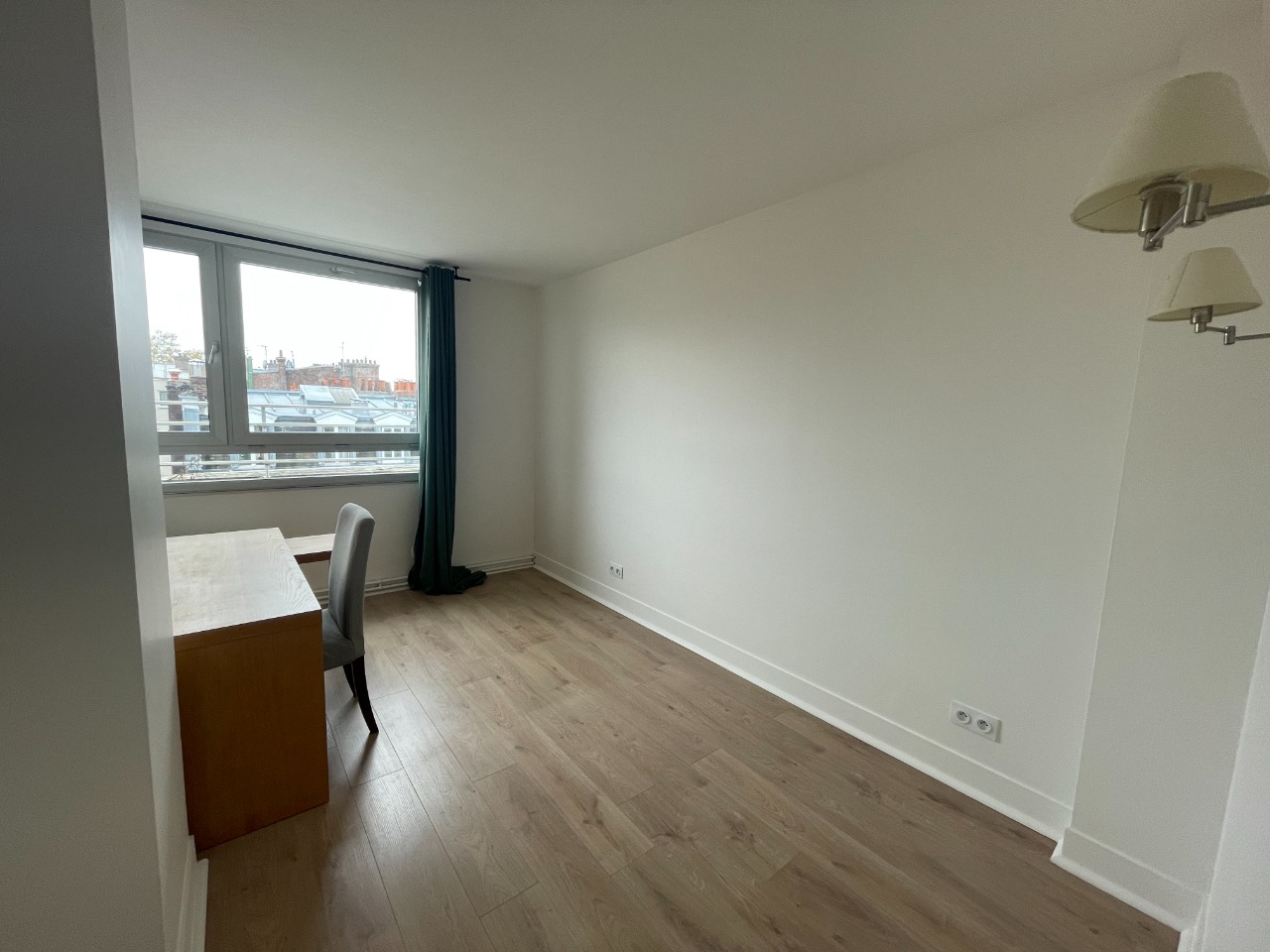 Lille republique t4 meuble de 90m2 balcon et parking Photo 7 - JLW Immobilier