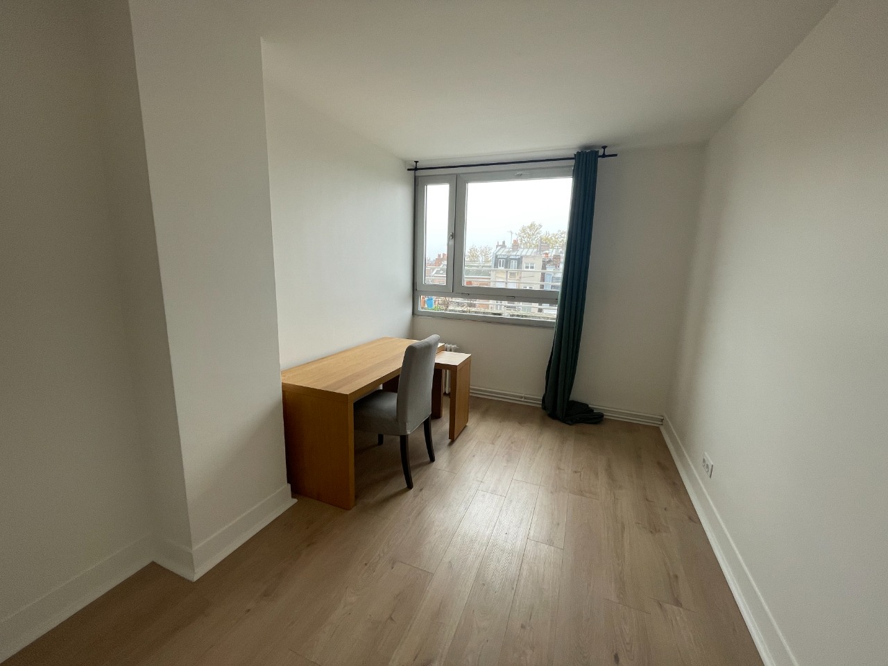 Lille republique t4 meuble de 90m2 balcon et parking Photo 8 - JLW Immobilier