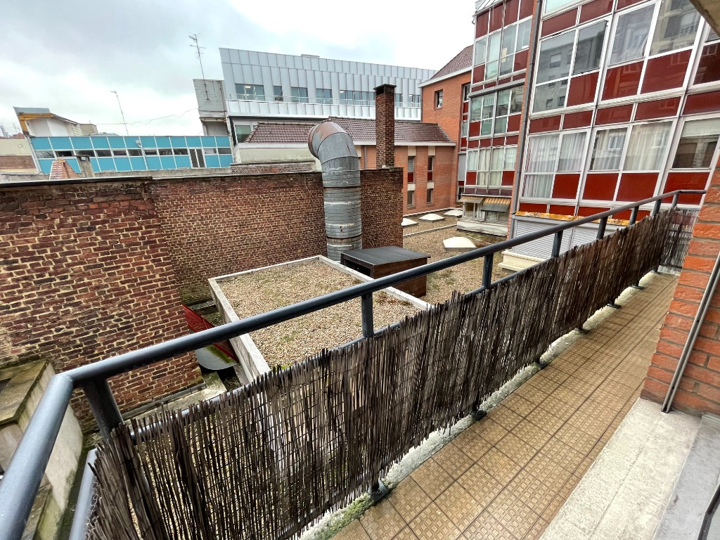 Lille hyper centre studio meuble balcon 25 48m2 Photo 3 - JLW Immobilier Lille hyper centre studio meuble balcon 25 48m2 Photo 3 - JLW Immobilier
