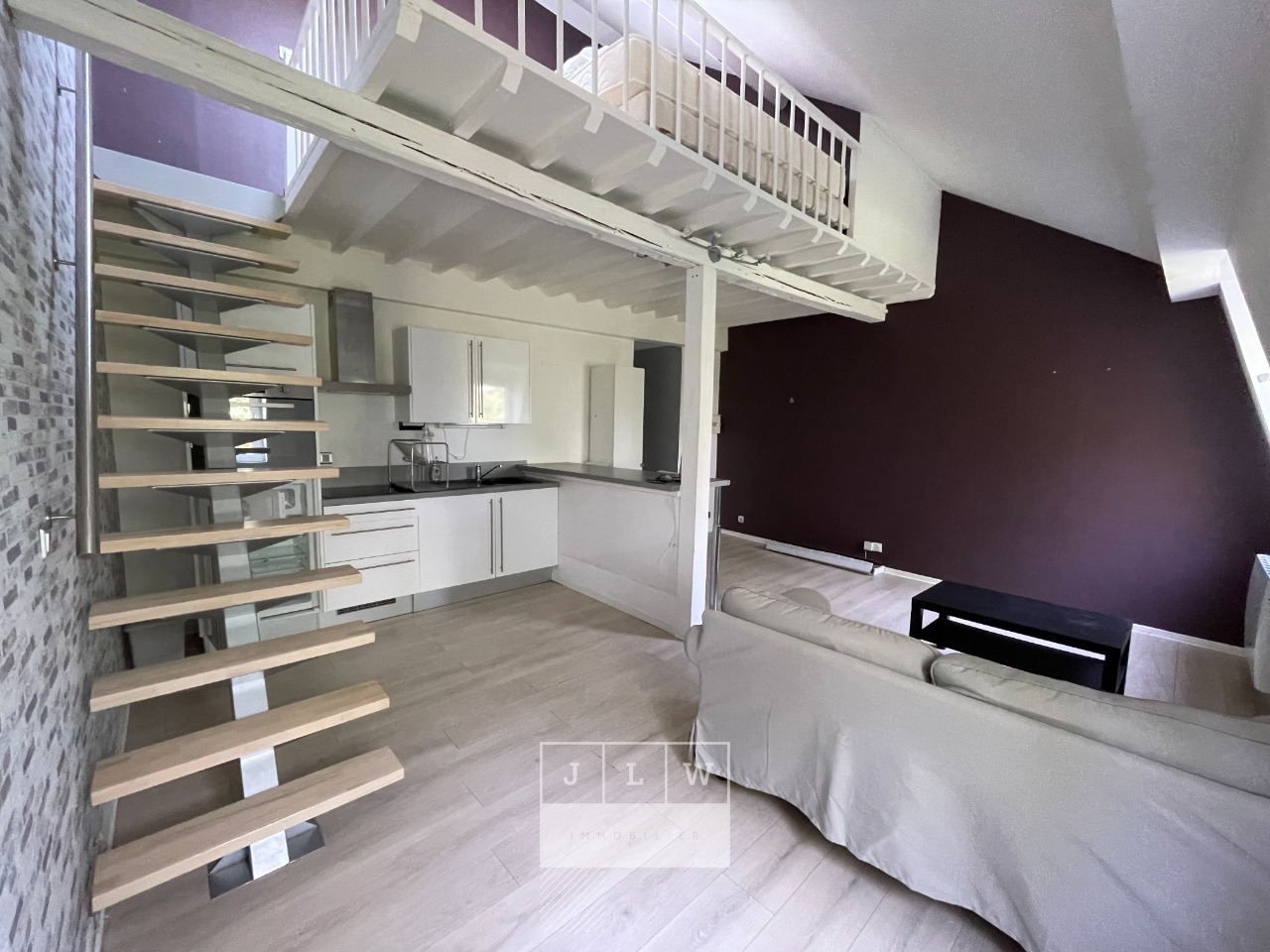 Aawc ll152 t1bis meuble vue imprenable sur jb lebas Photo 2 - JLW Immobilier