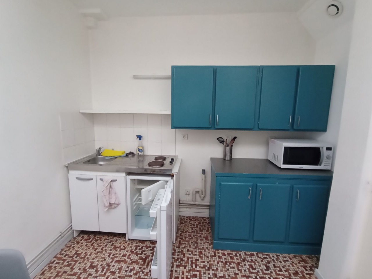 Ahbj ll152 beau t2 meuble secteur republique saint michel Photo 3 - JLW Immobilier Ahbj ll152 beau t2 meuble secteur republique saint michel Photo 3 - JLW Immobilier