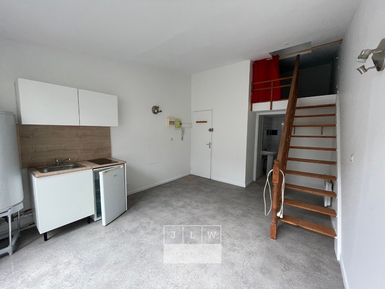 Ref  abru jm63 appartement t1 rue des stations Photo 2 - JLW Immobilier