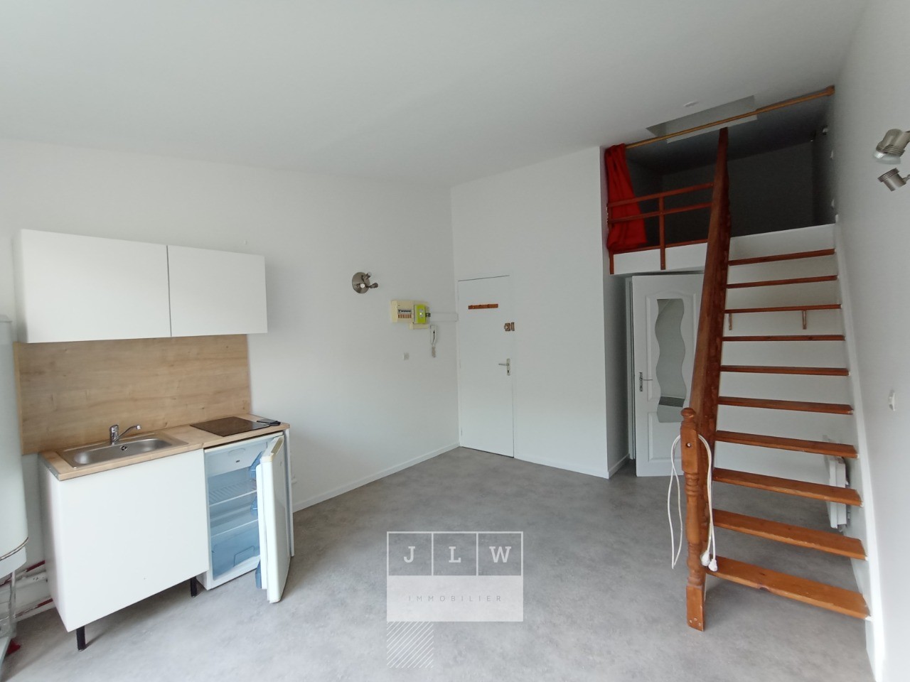 Ref  abru jm63 appartement t1 rue des stations Photo 5 - JLW Immobilier