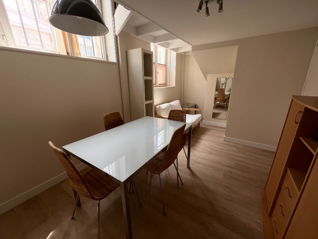 Appartement type 1 bis meuble vieux lille Photo 3 - JLW Immobilier Appartement type 1 bis meuble vieux lille Photo 3 - JLW Immobilier