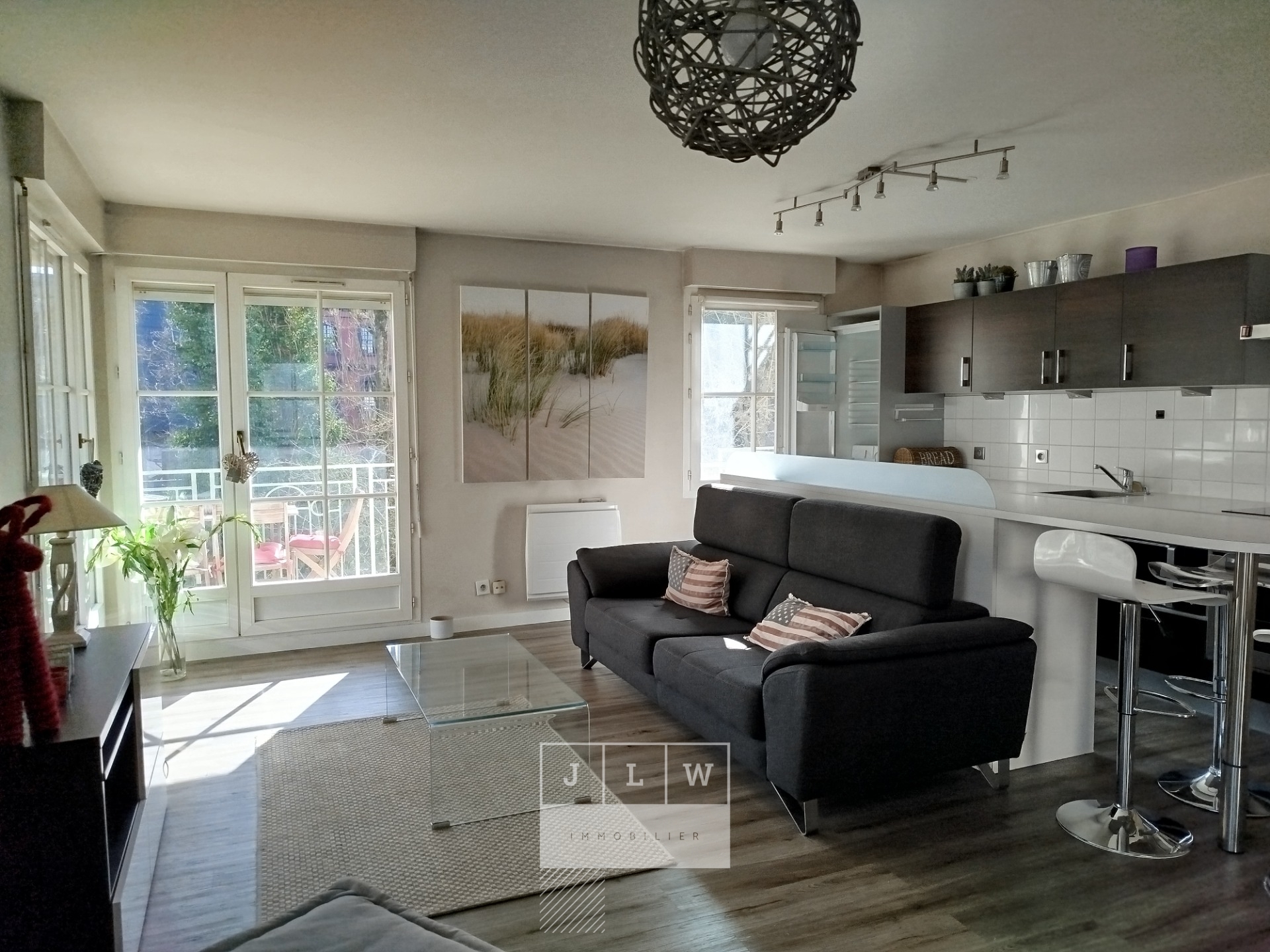 Adbv ll152 tres bel appartement t3 meuble de 7970m Photo 2 - JLW Immobilier Adbv ll152 tres bel appartement t3 meuble de 7970m Photo 2 - JLW Immobilier