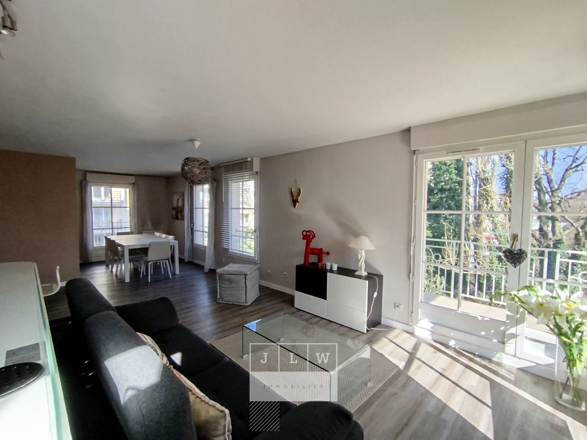 Adbv ll152 tres bel appartement t3 meuble de 7970m Photo 3 - JLW Immobilier Adbv ll152 tres bel appartement t3 meuble de 7970m Photo 3 - JLW Immobilier