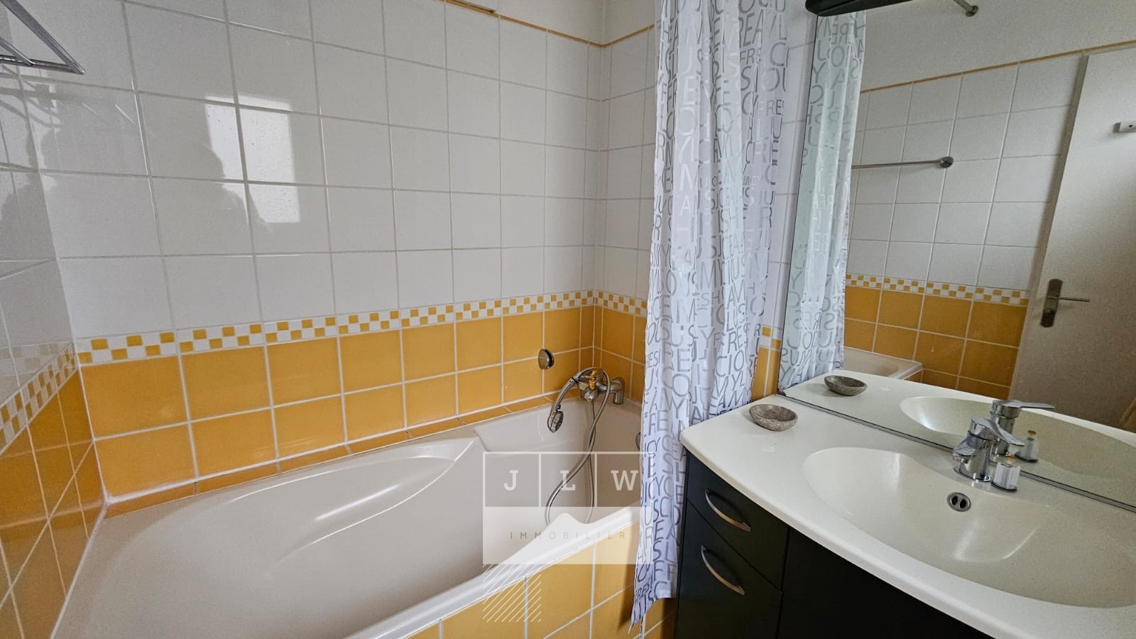 Adbv ll152 tres bel appartement t3 meuble de 7970m Photo 7 - JLW Immobilier Adbv ll152 tres bel appartement t3 meuble de 7970m Photo 7 - JLW Immobilier