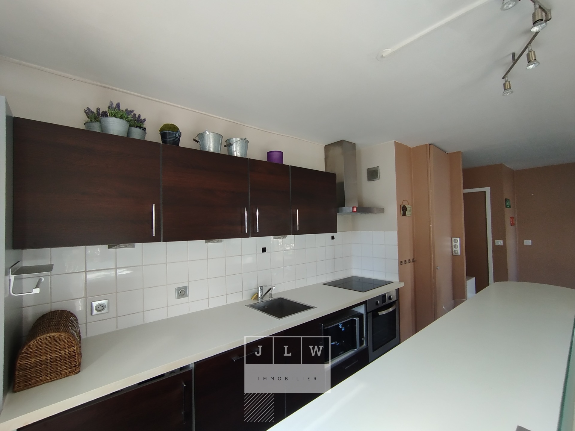 Adbv ll152 tres bel appartement t3 meuble de 7970m Photo 8 - JLW Immobilier Adbv ll152 tres bel appartement t3 meuble de 7970m Photo 8 - JLW Immobilier